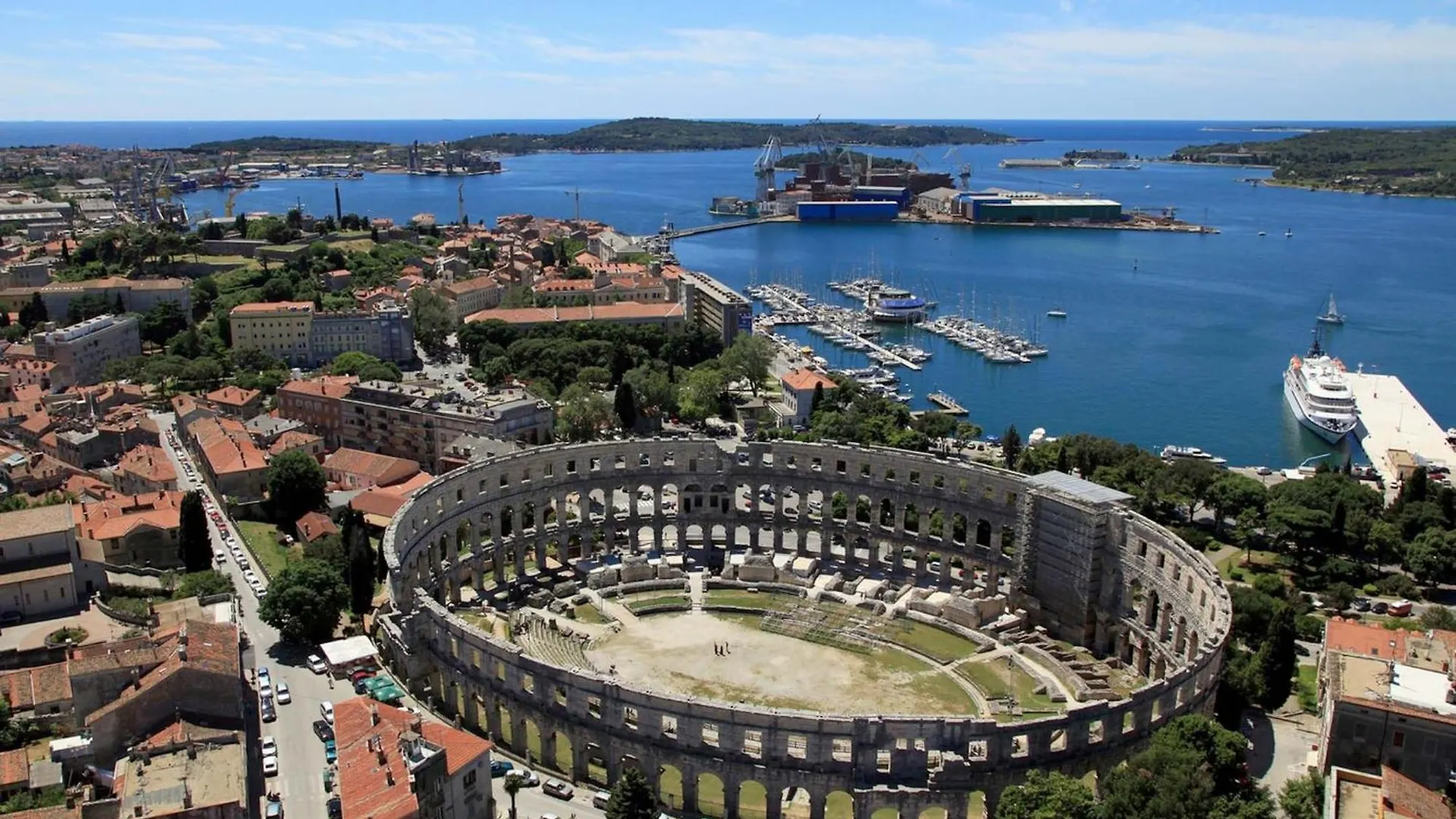 Apartments With Parking Spaces Pula - 23335
